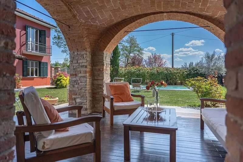LA MARTINA VILLA,luxury villa upon vineyards with a private swimming pool