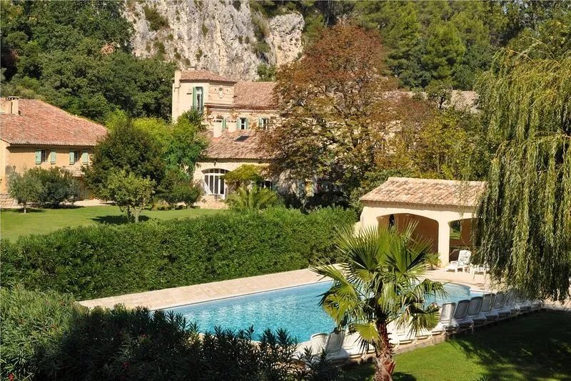 Mas des Oliviers -  3 Bdrm ancient farmhouse with A/C near St Remy and Avignon
