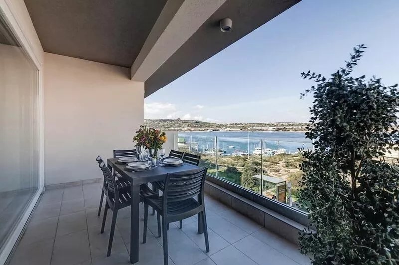 This apartment is a 3 bedroom(s), 3 bathrooms, located in Il-Mellieħa, null.