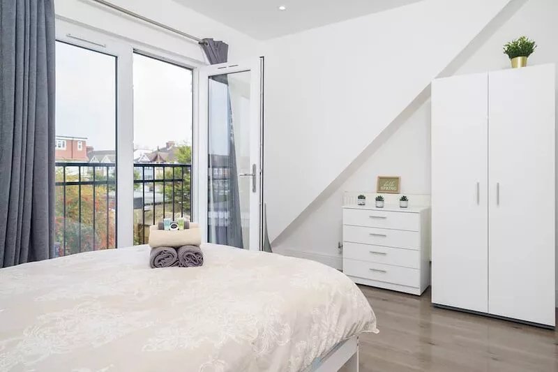 Beautiful 4 Bedroom House Immaculate Condition. Just Refurbished House.