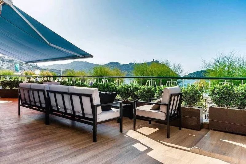 La Concha Beach Deluxe. PRIVATE ENTRANCE & TERRACE