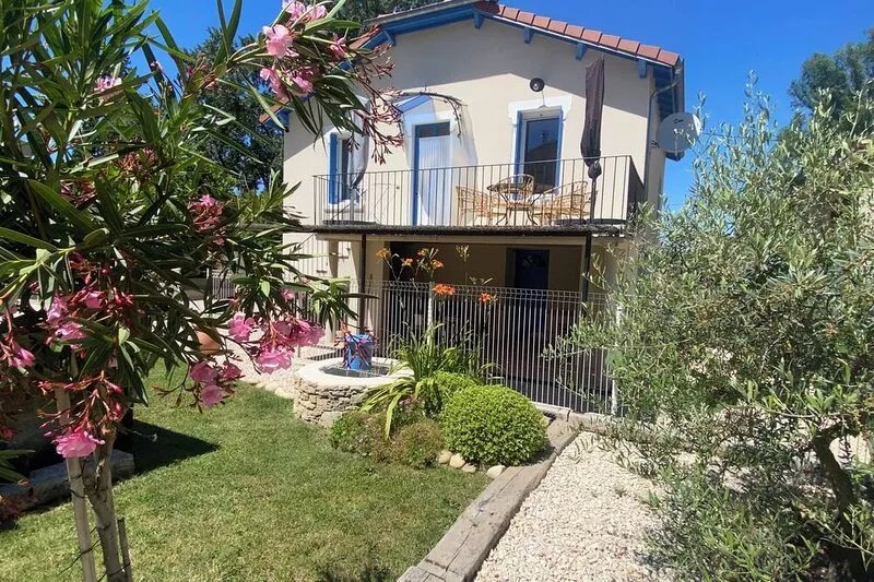Villa near town center for Ventoux lovers