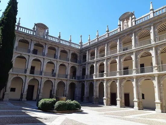 Patio De Santo Tomas De Villanueva