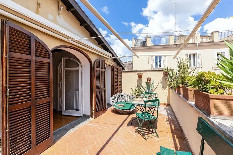 Librari Penthouse with Terrace | location in the heart of Rome