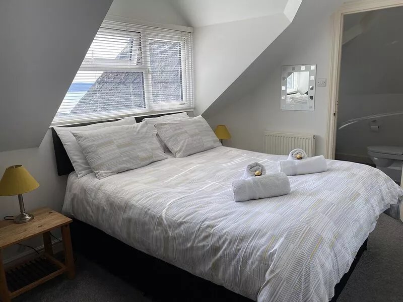 Large Ideal for 2 families sharing, child and dog friendly as away from main rd