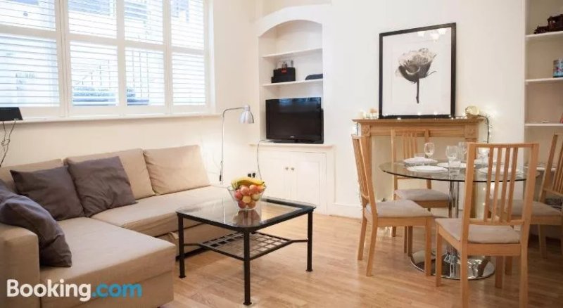 Victoria Station Apartment