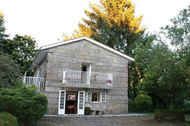 Tourist house in Pontecaldelas, Pontevedra, garden 3000 m2 and barbecue
