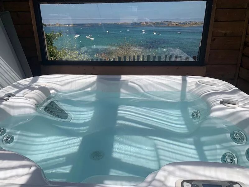 NEW. Waterfront property with superb sea views.4 bedrooms