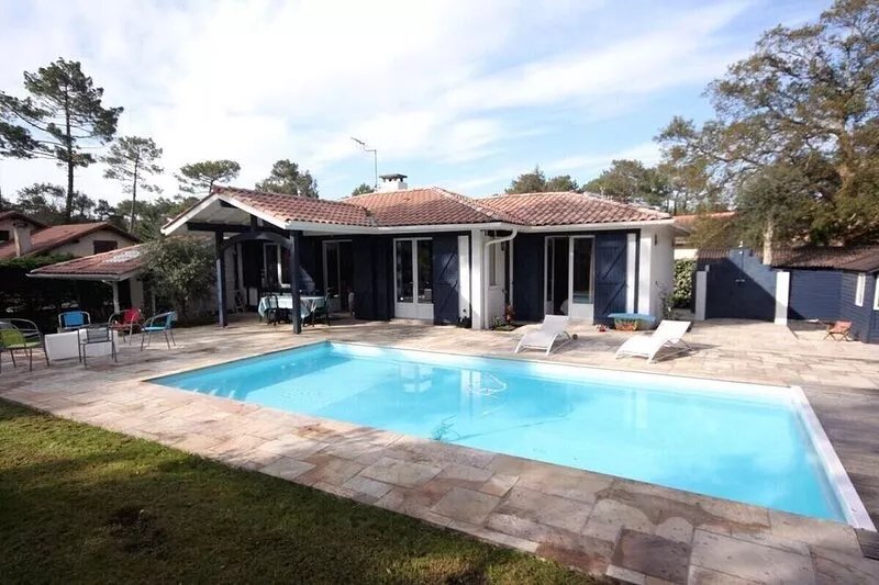 12-PERSON VILLA WITH HEATED POOL, NEAR THE OCEAN AND LAKE HOSSEGOR