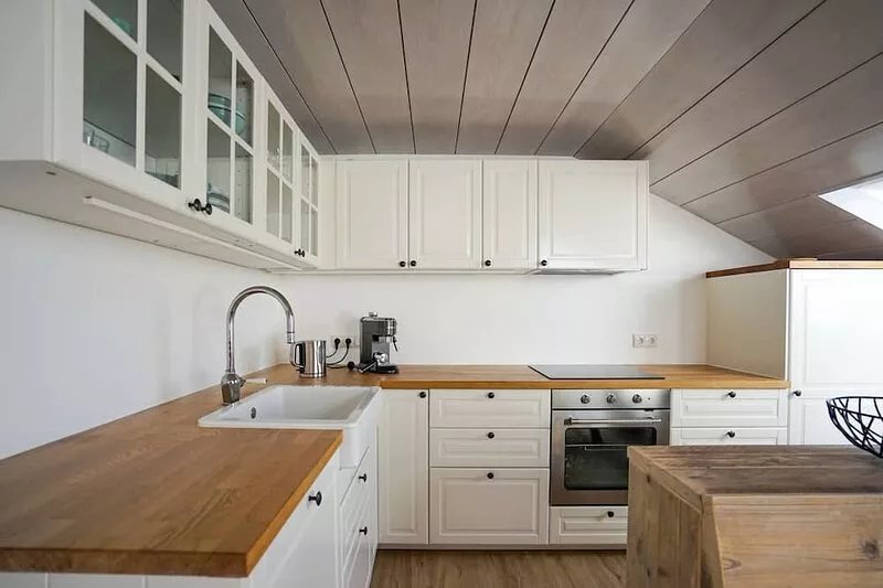 Fresh, sunny and in a modern country house style.