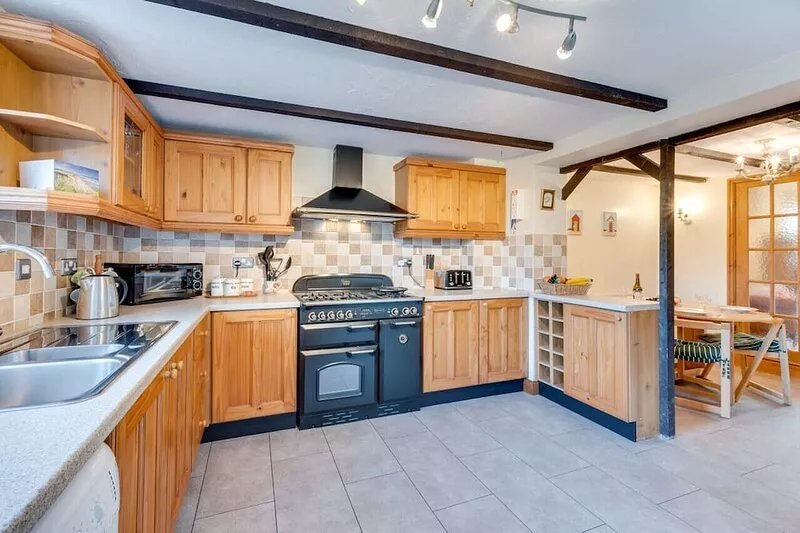 Tone's Cottage - Two Bedroom House, Sleeps 4