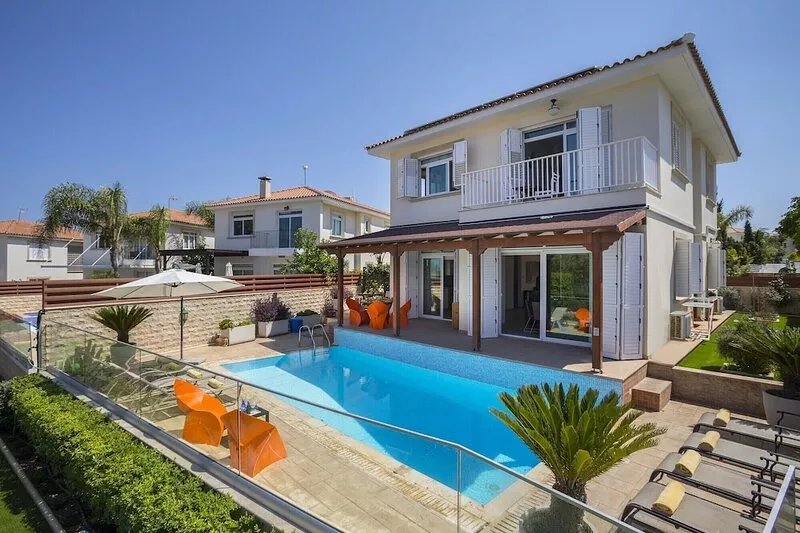 4 Bedrooms Beachfront Villa in the heart of Protaras.