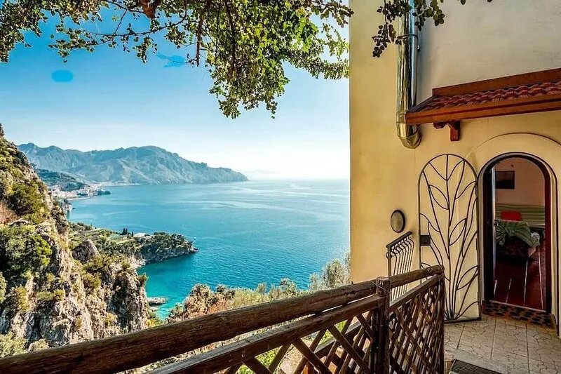 BEAUTIFUL SEA VIEW - free parking - free wifi
