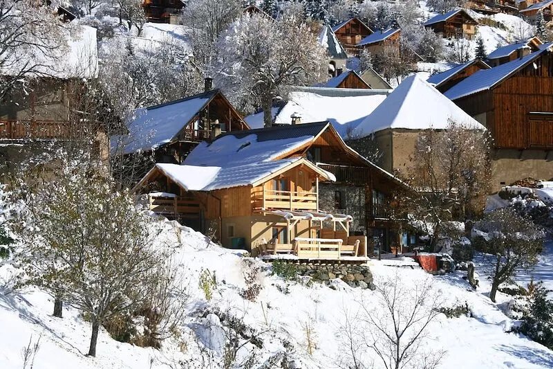 Spacious chalet for those who appreciate the 'great outdoors'.  2-18 persons