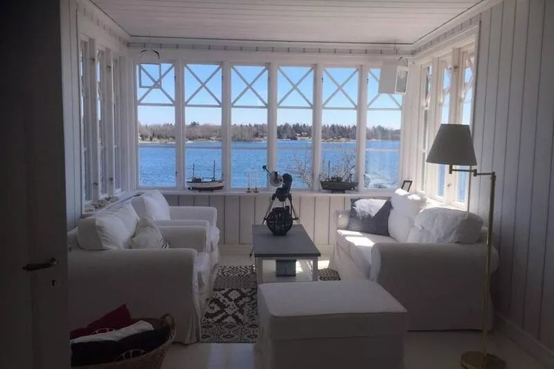 Seafront poolvilla in beatiful Stockholm