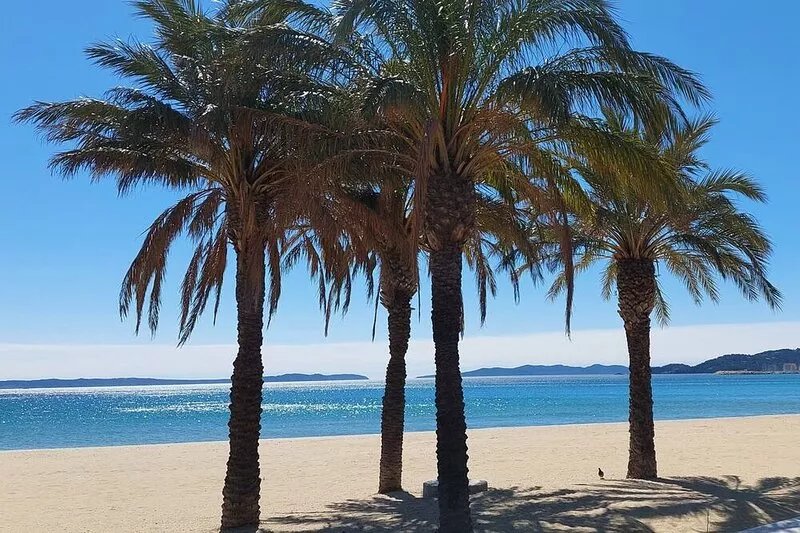 Renovated house 300 m from Miramar beach