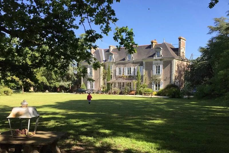 18th century manor house, 12/14pers. St Mars du Désert, 20 mn from Nantes train