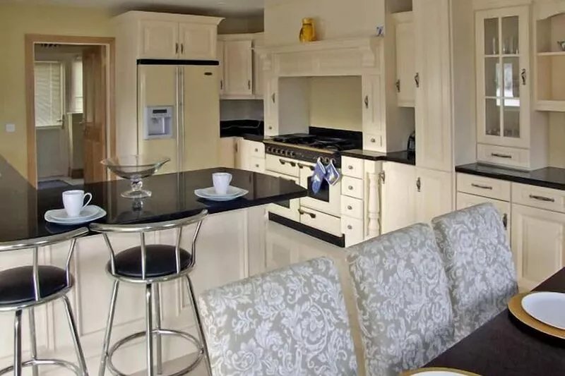 RIVER HOUSE, family friendly, with open fire in Sneem, County Kerry
