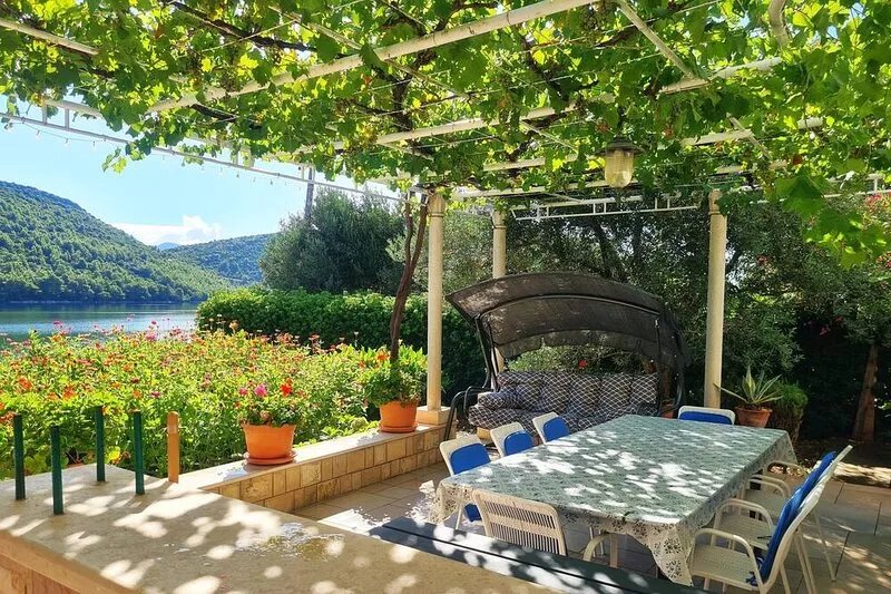 Four bedroom apartment near beach Broce, Pelješac (A-13182-a)