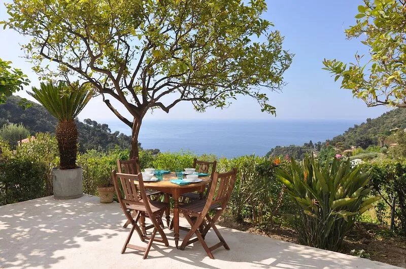 Color Garden: Exceptional sea view and Mediterranean garden, for 4.