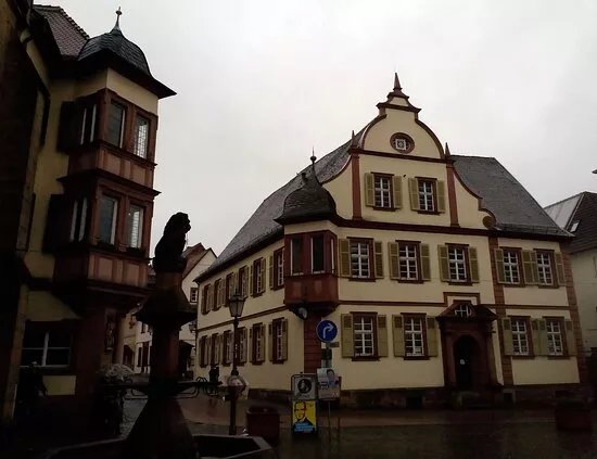 Marktplatz mit Marktbrunnen