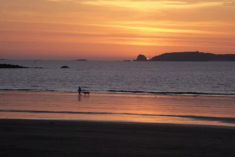 RENTAL APARTMENT IN SAINT MALO 2 ROOMS 1 BATHROOM 1 WC FOR UP TO 4 PEOPLE