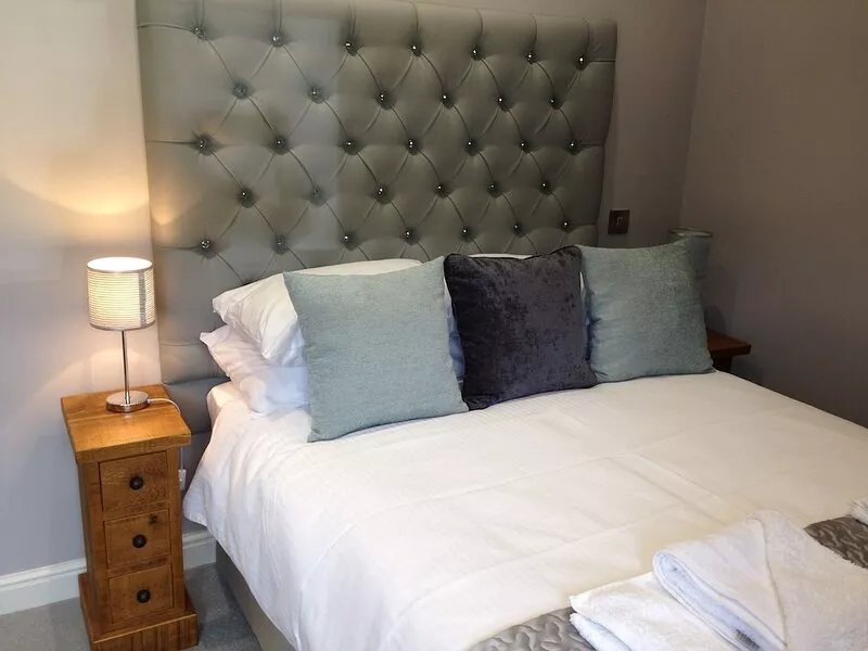 Stone built self-catering lodge in stunning location