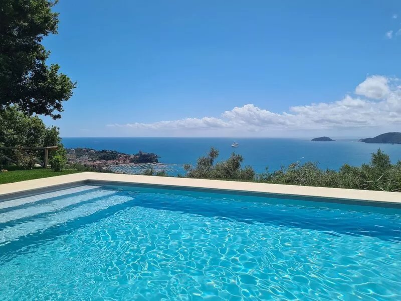 Ulivi House: Pool, Tennis, 2 AC BDR, 2BTH, parking + Free Garage in Lerici LTZ!