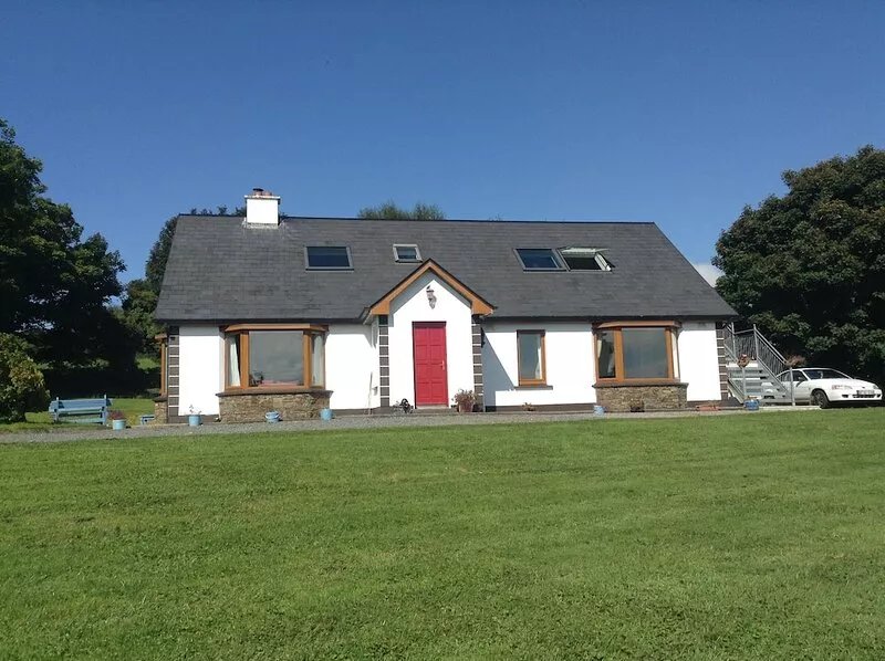 Dun Aonaigh with spectacular mountain views. Enjoy a peaceful country retreat.