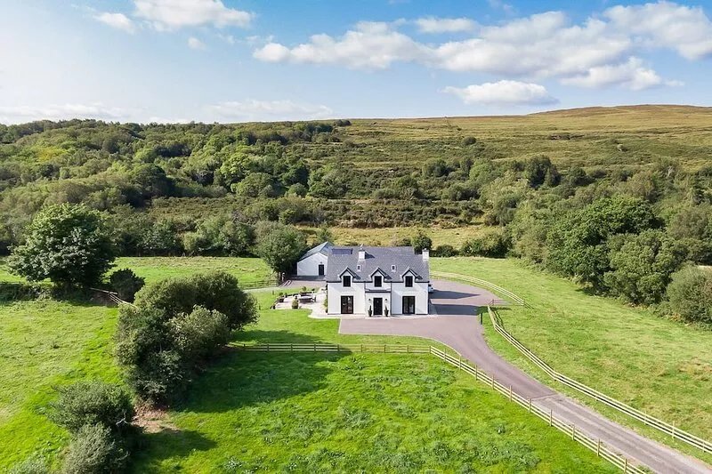 Luxury Country House on the Hill
