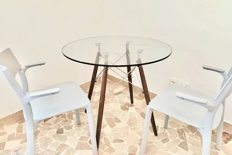 Quiet 2-bedroom unit with outdoor patio in the heart of Bologna