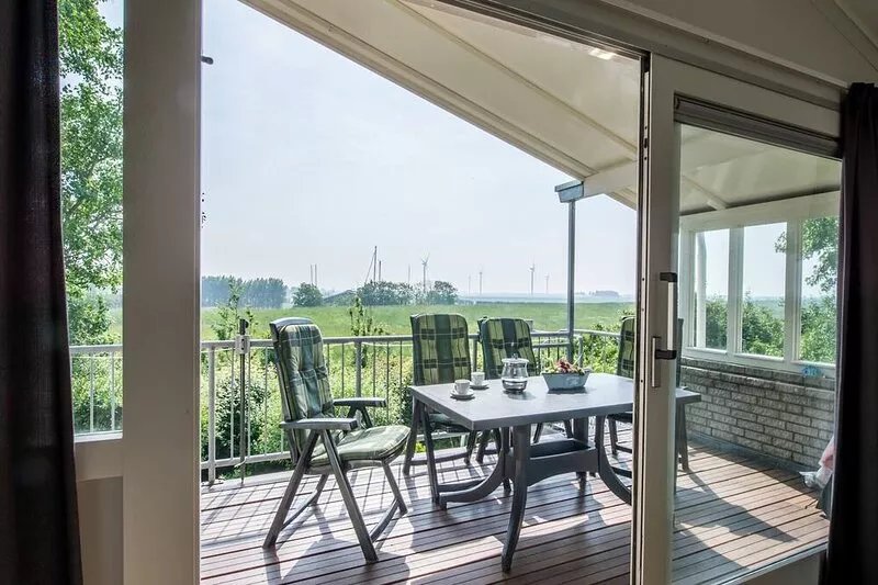 comfortably furnished semi-detached house with sunny terrace and balcony