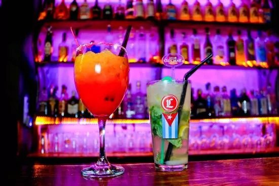 Rompeolas Piano Bar