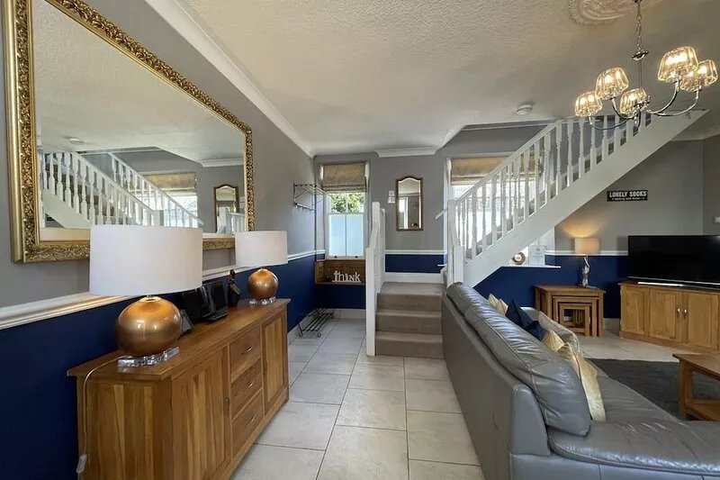 Bridge Cottage -  a cottage that sleeps 6 guests  in 3 bedrooms