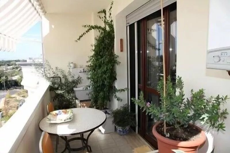 QUIET LUXURY APARTMENT WITH ELEVATOR, COVERED PARKING SPACE INCLUDING WIFI
