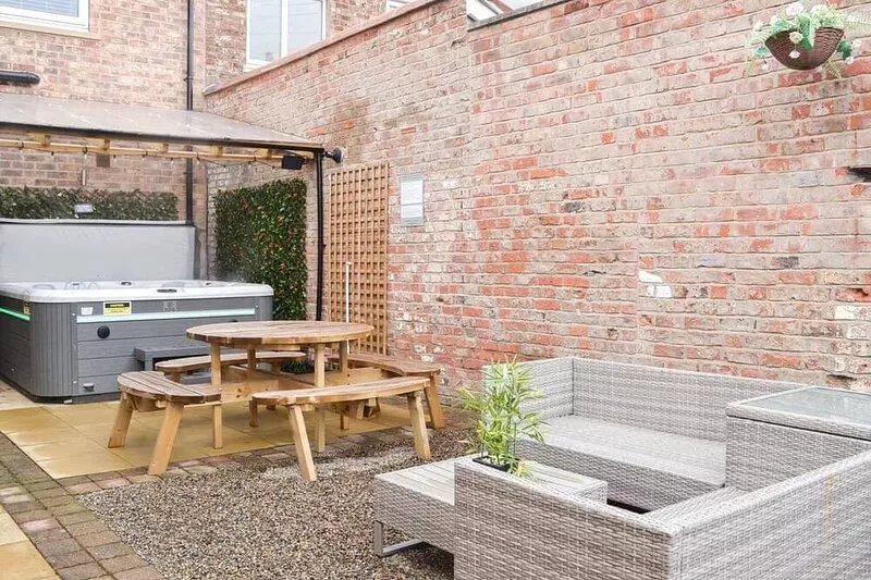 4 Bedroom Duplex Apartment over 2 floors sleeps 8,