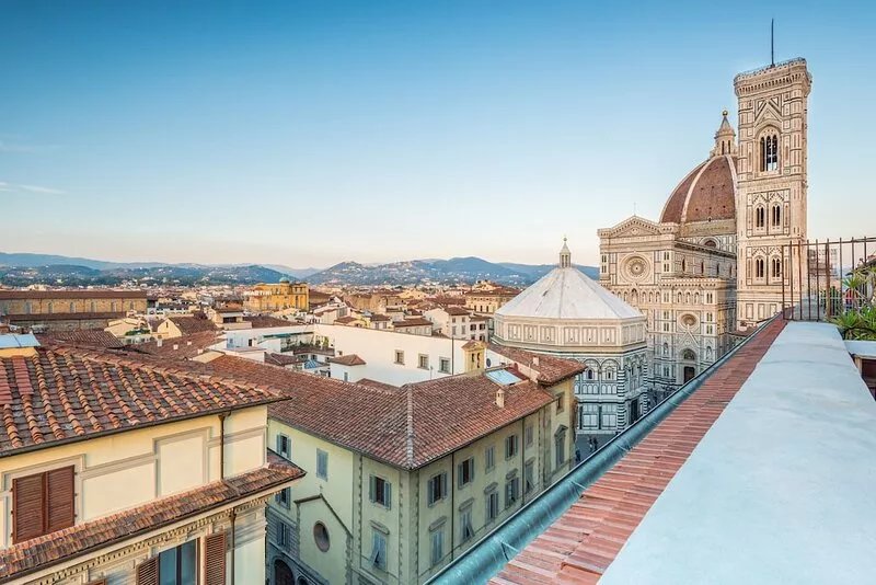 La Culla di Dante Luxury Apartment in front of the Duomo (sleeps 6)