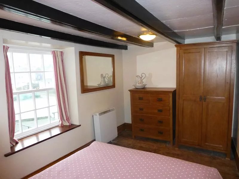 Quaint 2 Bedroom, four person, Former Harbourmaster's Cottage
