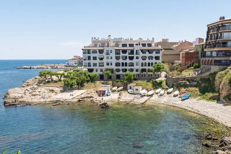 Blanca: Modern villa with private pool and garden
