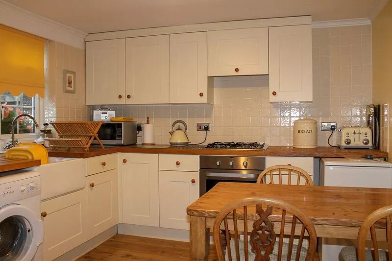 Comfortable, characterful cottage for 3 in Tenterden, woodburner and parking
