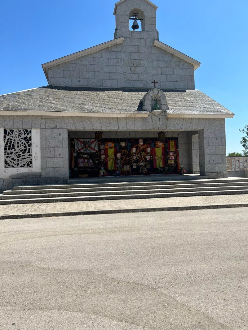 Cristo del Pardo Municipal Cemetery