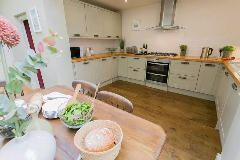 Ty Medi -  a town that sleeps 6 guests  in 4 bedrooms