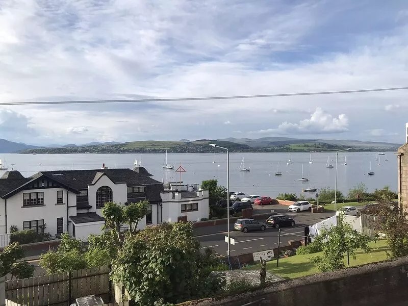 Beautiful 3-Bed Apartment in Gourock