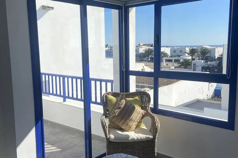 Modern 3 Bedroom Villa, Air-conditioning, WIFI, Heated Pool, UK TV