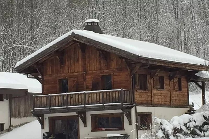 idyllic family owned 5 bed chalet - sleeps up to 12