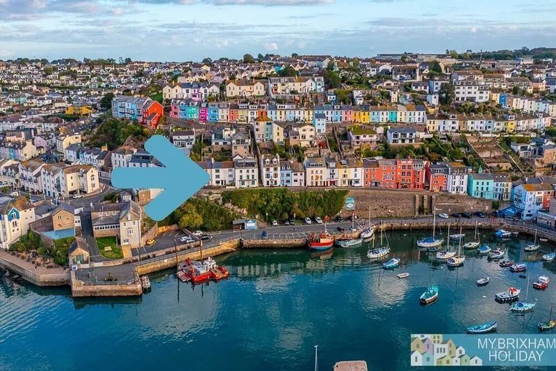 Sea Nook - sleeps 6 guests  in 3 bedrooms