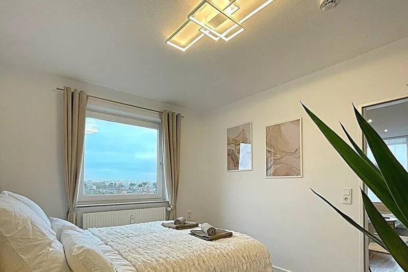 Stylish apartment with balcony, water view and Netflix