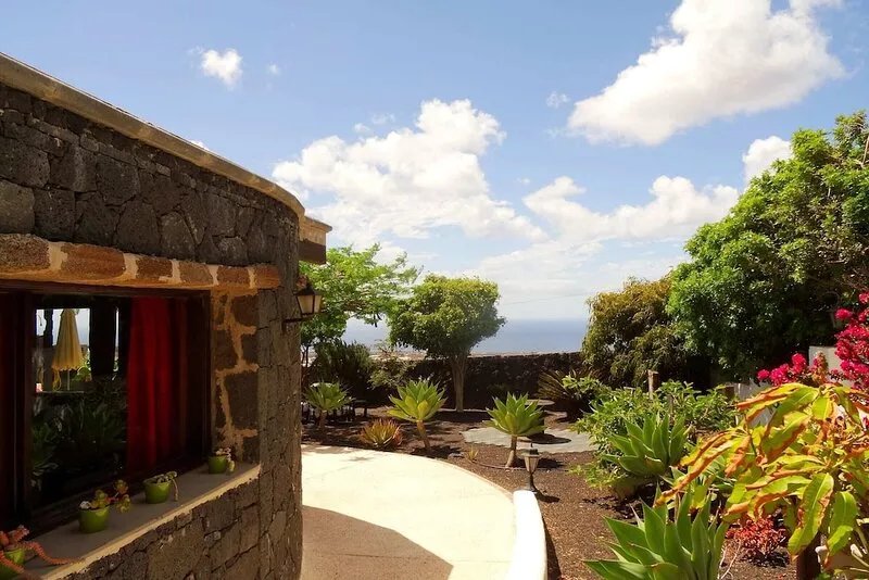 Finca with breathtaking sea views in La Asomada hillside, Lanzarote