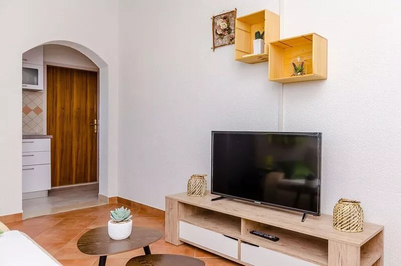 Apartment Piveta (24451-A1) - Okrug Gornji (Ciovo)