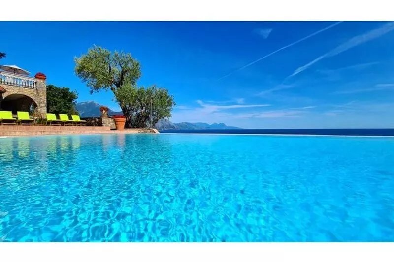 Luxury sea view apartment with pool and parking